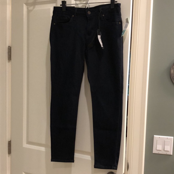 Just Black Adorra Skinny Jeans (petite) - Picture 2 of 2